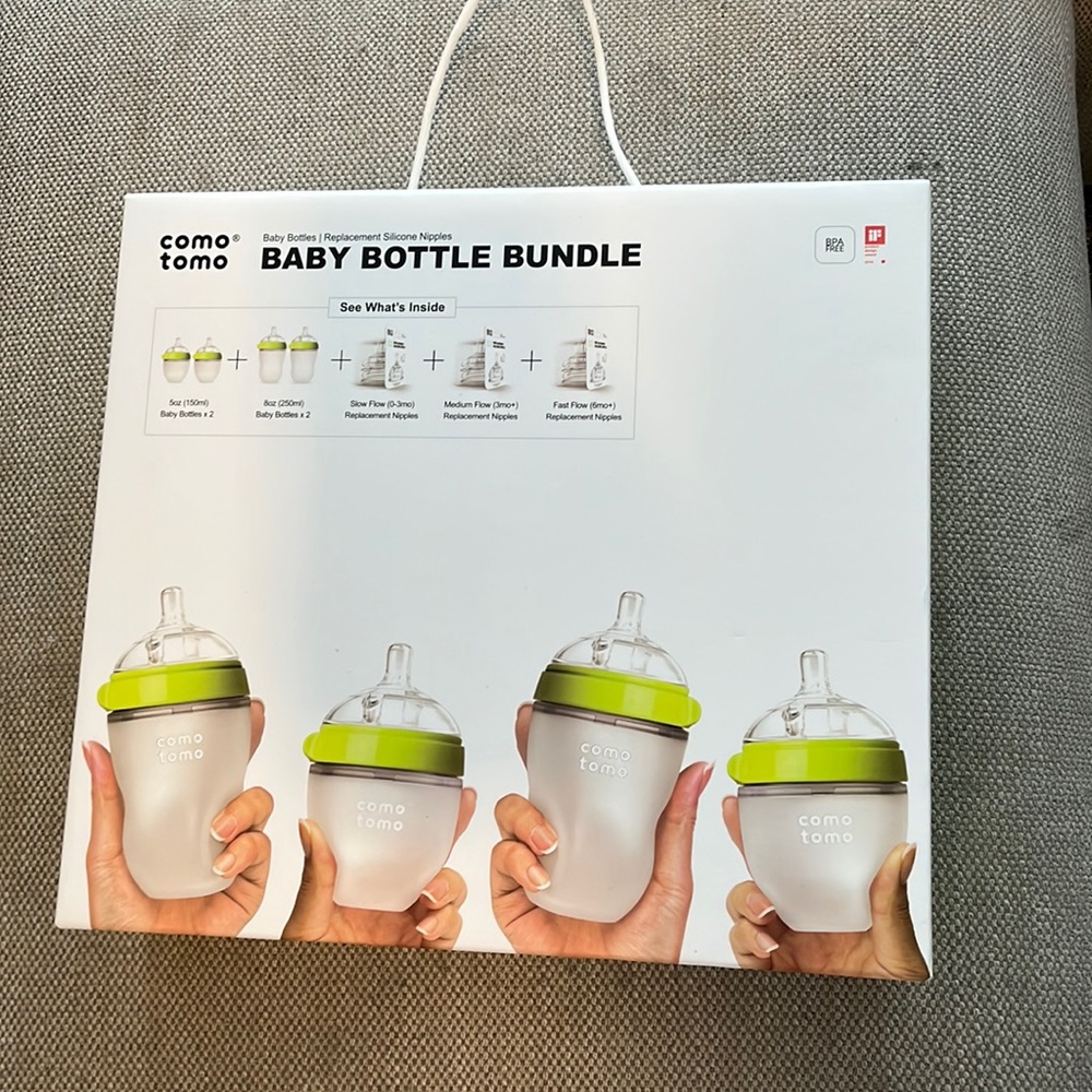 New never opened comotomo baby bottle bundle green color